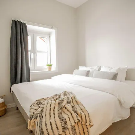 Beautiful Harbour With French Balcony Bergen