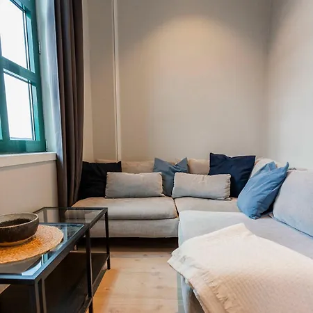 Beautiful Harbour With French Balcony Lägenhet