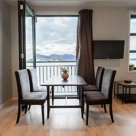 Beautiful Harbour With French Balcony Apartmán Bergen