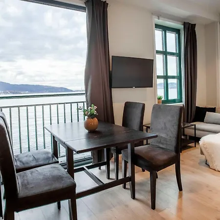 Beautiful Harbour With French Balcony * Bergen