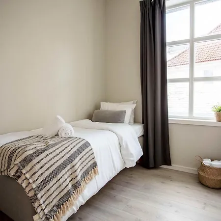 Beautiful Harbour With French Balcony Bergen