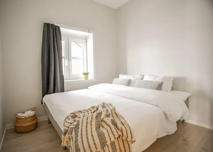 Beautiful Harbour With French Balcony Bergen