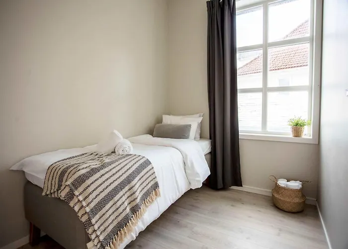 Beautiful Harbour With French Balcony Bergen